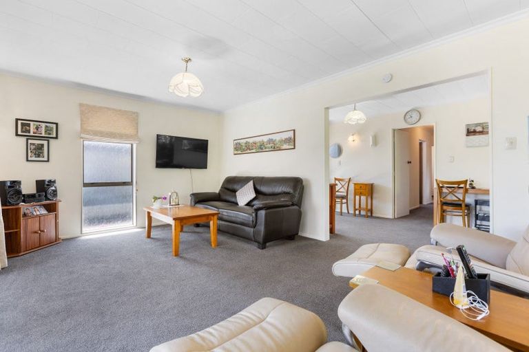 Photo of property in 1a Hunter Place, Merrilands, New Plymouth, 4312