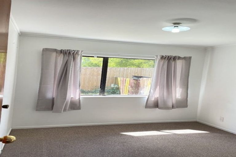 Photo of property in 58 Aviemore Drive, Highland Park, Auckland, 2010