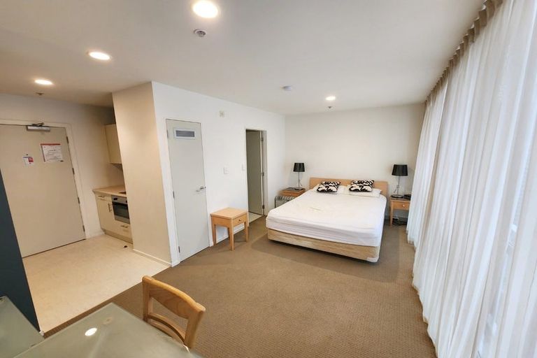 Photo of property in Terrace Heights Apartments, 2/163p The Terrace, Wellington Central, Wellington, 6011