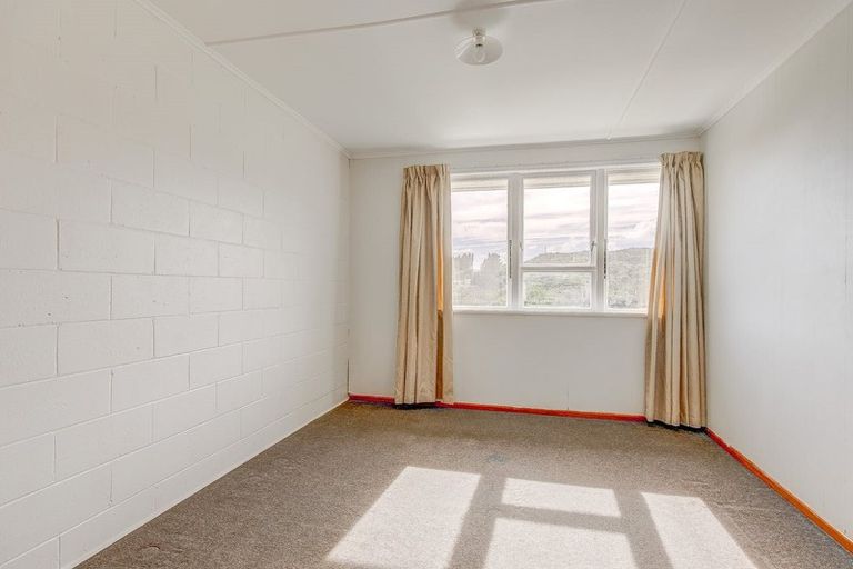 Photo of property in 115-117 Sievers Grove, Cannons Creek, Porirua, 5024