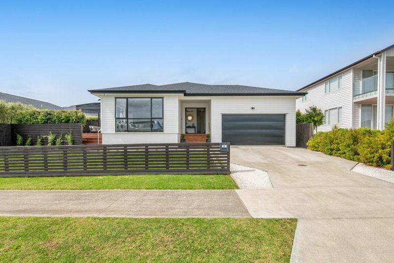 Photo of property in 22 Takurua Terrace, Orewa, 0931