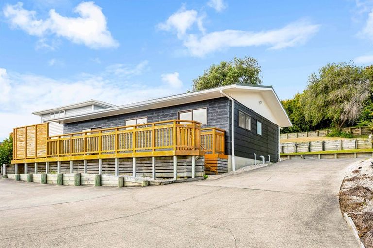 Photo of property in 15 Jelas Road, Red Beach, 0932