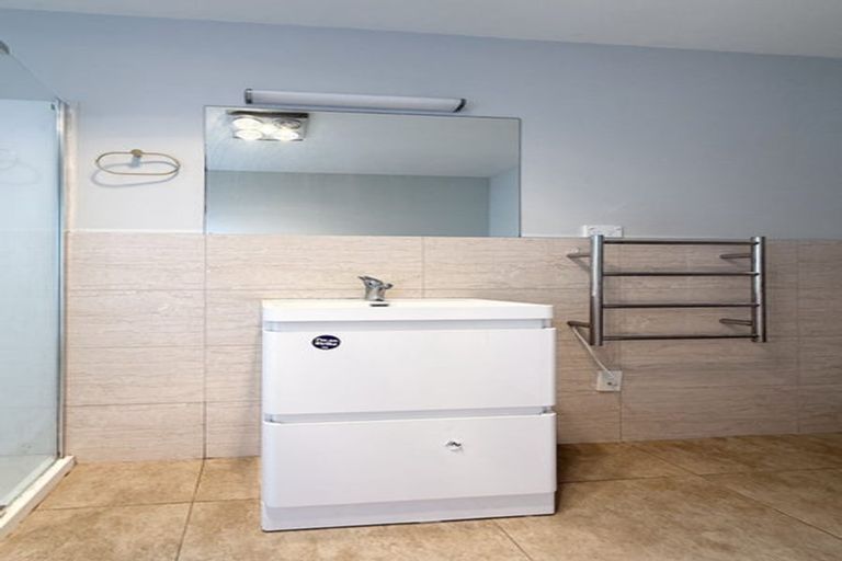 Photo of property in 16 Normandy Place, Henderson, Auckland, 0610