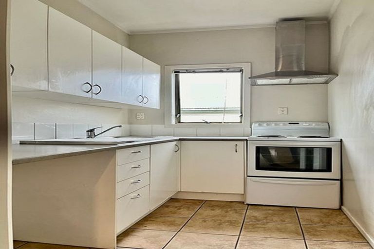 Photo of property in 73 West Coast Road, Glen Eden, Auckland, 0602