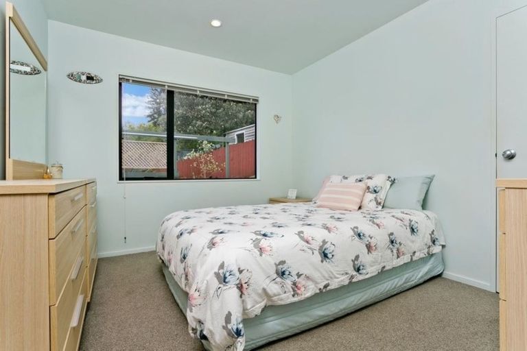 Photo of property in 2/19 Sapphire Place, Bayview, Auckland, 0629