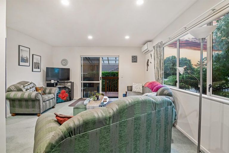 Photo of property in 1 Metric Place, Te Atatu South, Auckland, 0610