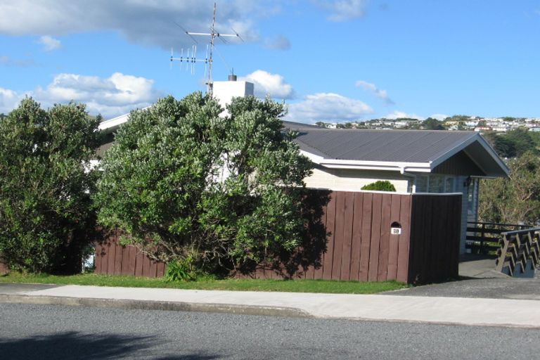 Photo of property in 51 Churton Drive, Churton Park, Wellington, 6037