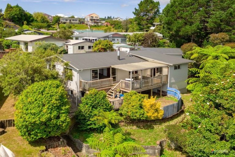 Photo of property in 32 Vista Crescent, Maoribank, Upper Hutt, 5018