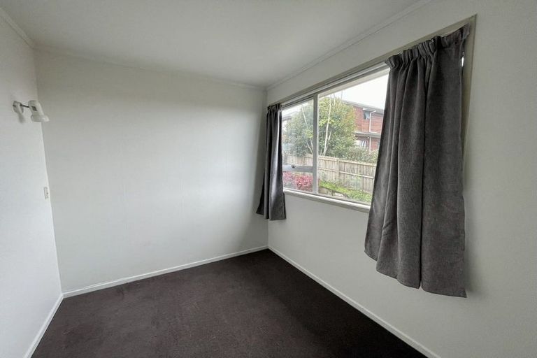 Photo of property in 42b Hogans Road, Glenfield, Auckland, 0629