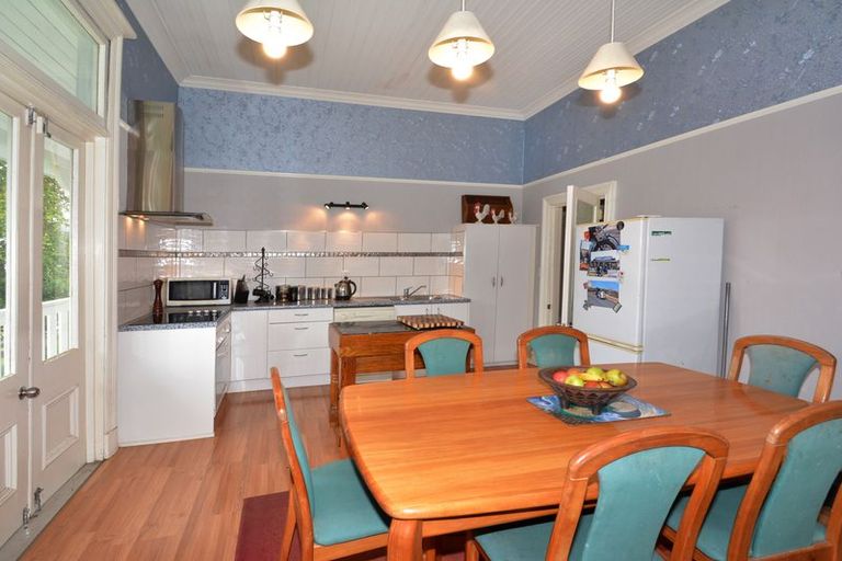 Photo of property in 14 Adderley Terrace, Ravensbourne, Dunedin, 9022