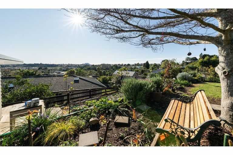 Photo of property in 187 Cambridge Road, Bethlehem, Tauranga, 3110