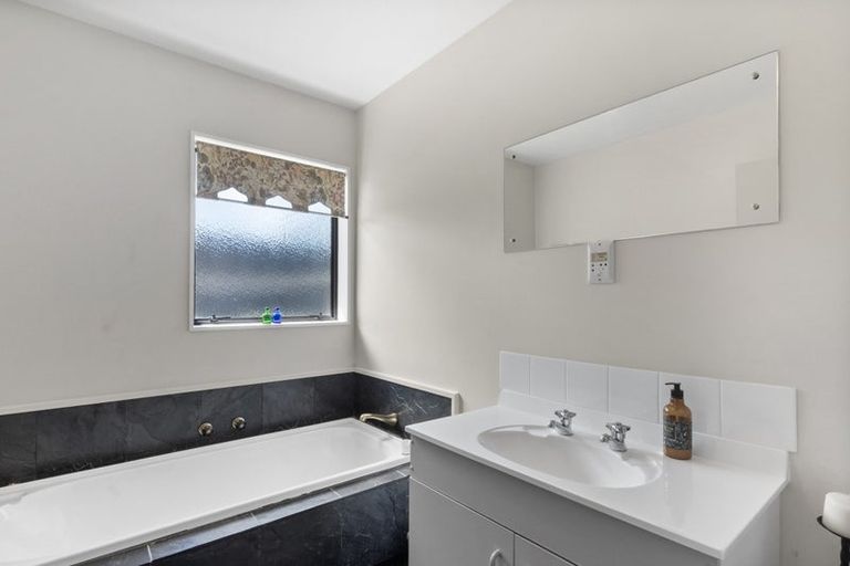 Photo of property in 12b Taylor Terrace, St Andrews, Hamilton, 3200