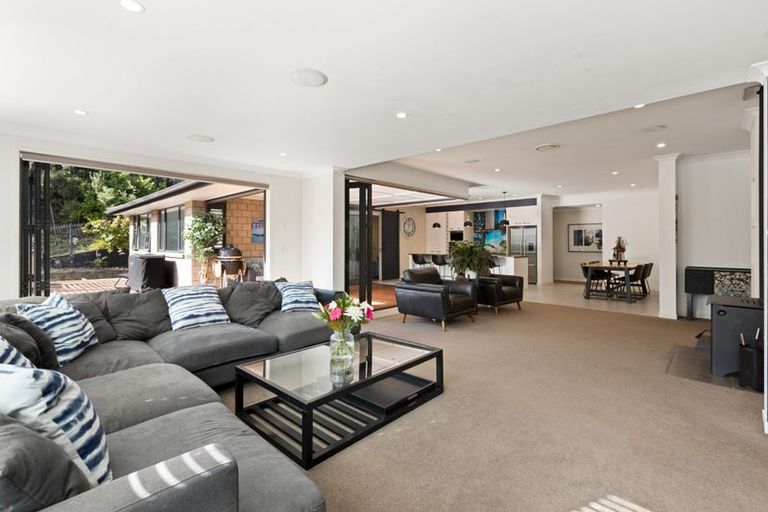 Photo of property in 23 Waldorf Crescent, Orewa, 0931