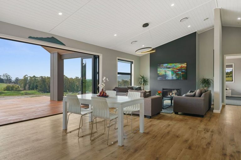 Photo of property in 5 Vickers Way, Acacia Bay, Taupo, 3385