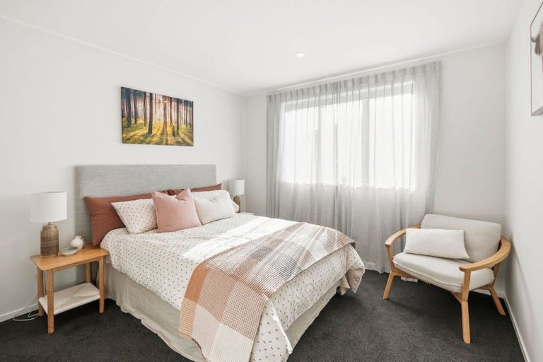 Photo of property in 1 Kaurinui Crescent, One Tree Point, 0118