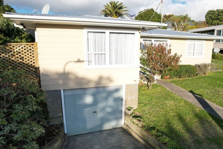 Photo of property in 3 Cleat Street, Whitby, Porirua, 5024