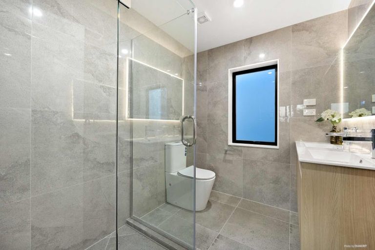 Photo of property in 152a Botany Road, Botany Downs, Auckland, 2010