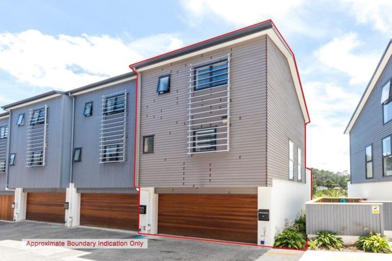 Photo of property in 2/10 Silver Moon Road, Albany Heights, Auckland, 0632