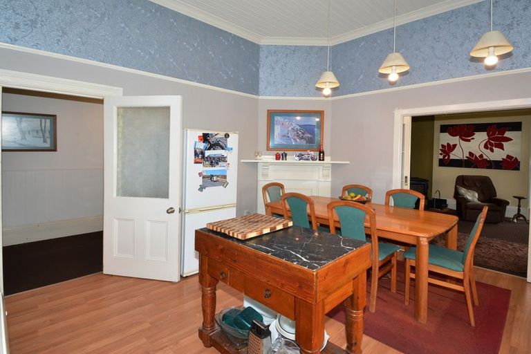 Photo of property in 14 Adderley Terrace, Ravensbourne, Dunedin, 9022