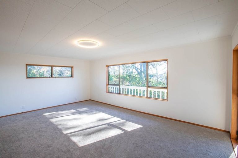 Photo of property in 4 Dalmeny Close, Murrays Bay, Auckland, 0630