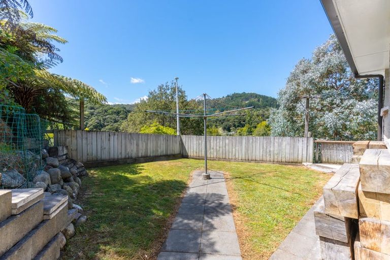 Photo of property in 20 Pinehaven Road, Pinehaven, Upper Hutt, 5019