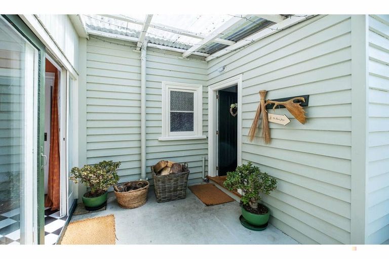 Photo of property in 22 Mckenzie Street, Geraldine, 7930