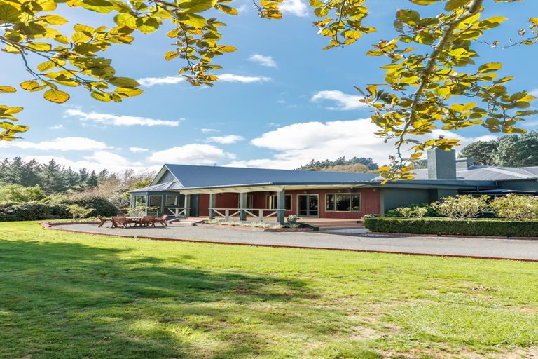 Photo of property in 649 Aokautere Drive, Aokautere, Palmerston North, 4471