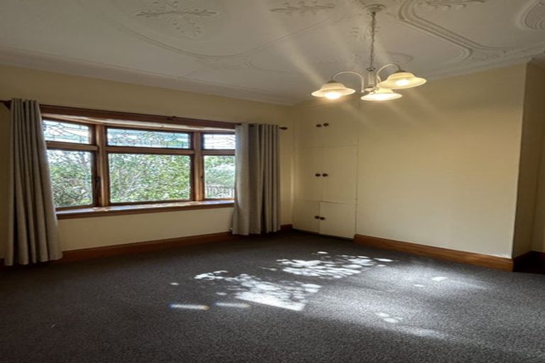 Photo of property in 100 Mortimer Terrace, Brooklyn, Wellington, 6021