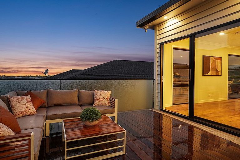 Photo of property in 116 Godfrey Drive, Orewa, 0931