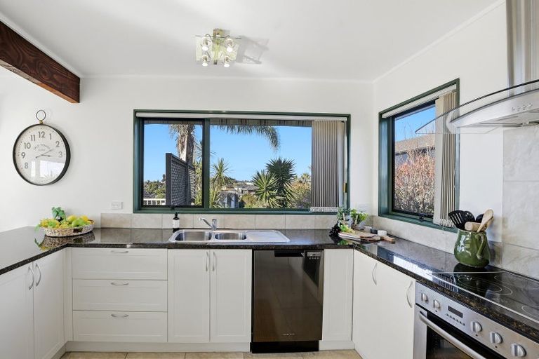 Photo of property in 2/983 Beach Road, Torbay, Auckland, 0630
