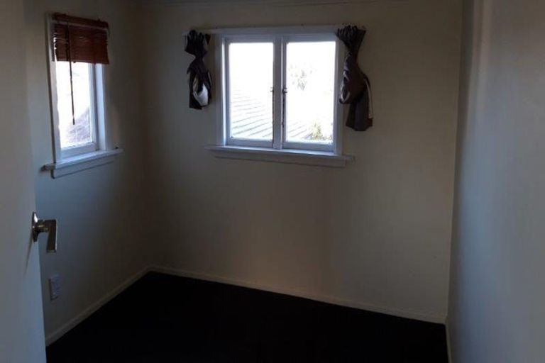 Photo of property in 27 Avonhead Road, Avonhead, Christchurch, 8042