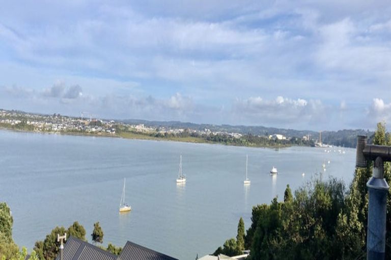 Photo of property in 32 Brigantine Drive, Beach Haven, Auckland, 0626