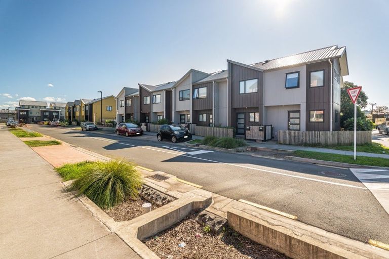 Photo of property in 13 Eileen Newey Place, Henderson, Auckland, 0612