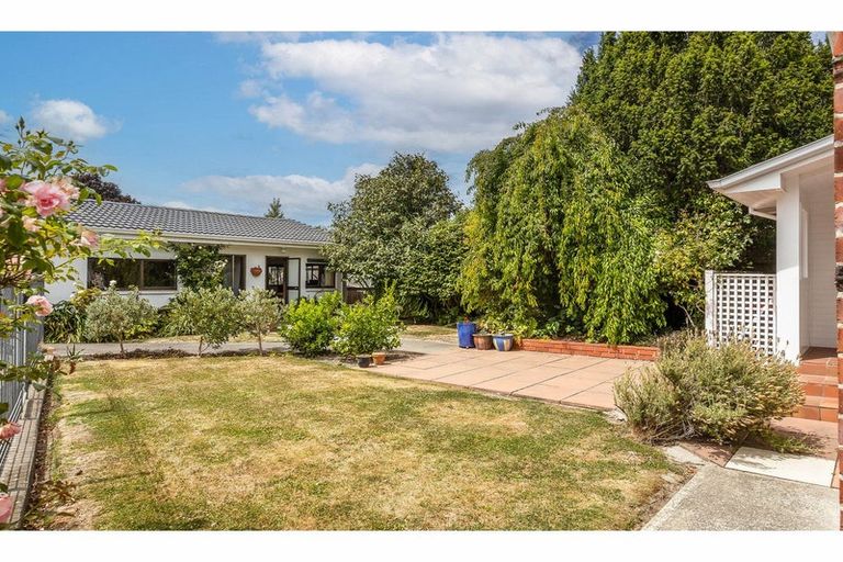 Photo of property in 19 Joyce Crescent, Ilam, Christchurch, 8041