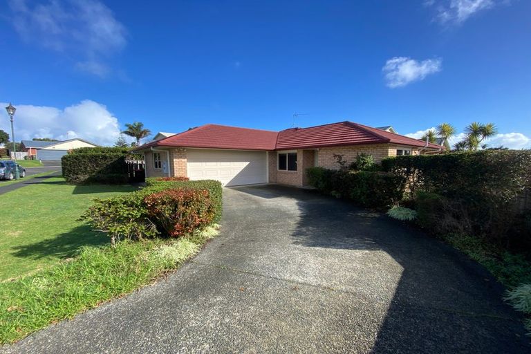 Photo of property in 32 Mandalay Place, Waiuku, 2123