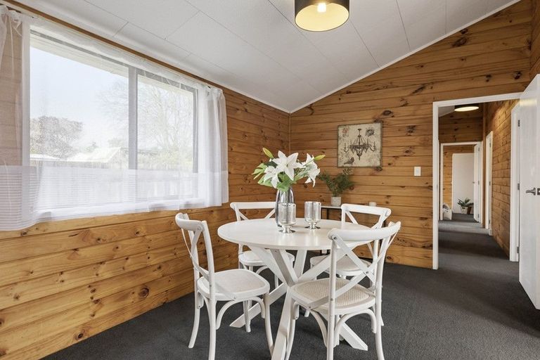 Photo of property in 2/44 Hayman Place, Beach Haven, Auckland, 0626