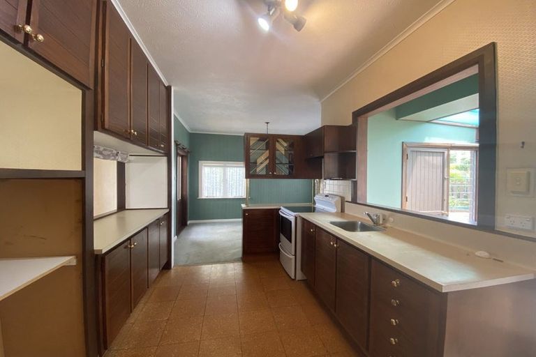 Photo of property in 2 Clifton Road, Waiake, Auckland, 0630