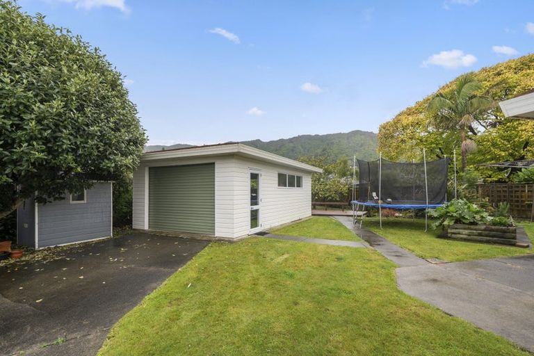 Photo of property in 5 Papawai Grove, Waikanae, 5036