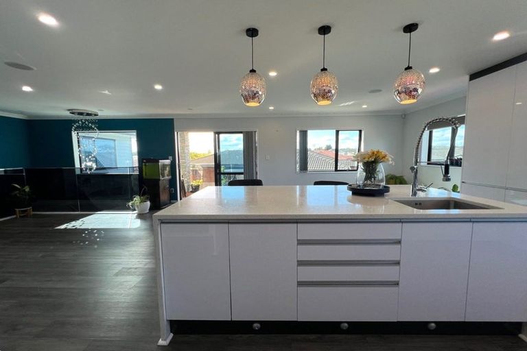 Photo of property in 15 Carn Place, Weymouth, Auckland, 2103