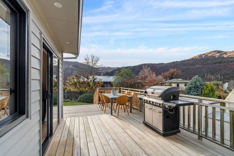 Photo of property in 32 Hood Crescent, Arrowtown, 9302