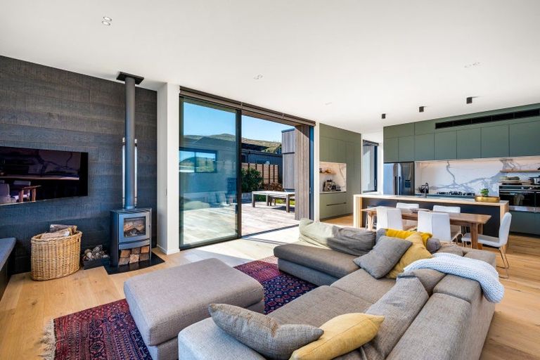 Photo of property in 6 Akitu Rise, Wanaka, 9305