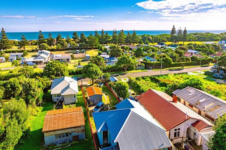 Photo of property in 30 Karaka Street, Castlecliff, Whanganui, 4501