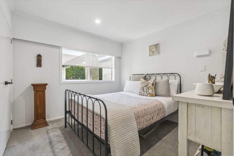 Photo of property in 9 Seymour Road, Mellons Bay, Auckland, 2014