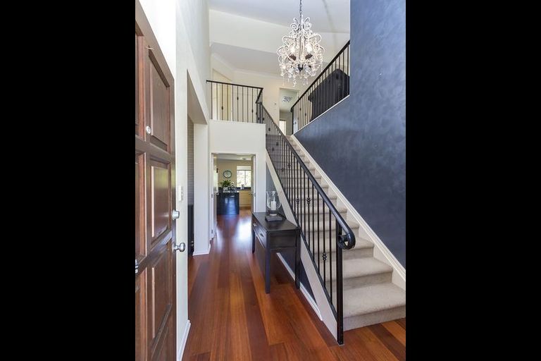 Photo of property in 16 Brooke Ridge Rise, East Tamaki Heights, Auckland, 2016