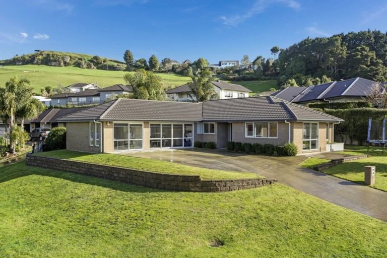 Photo of property in 2 Bob Craig Place, Pukekohe, 2120