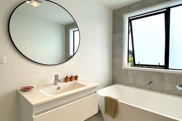 Photo of property in 10 Tangaroa Place, Poike, Tauranga, 3112