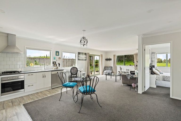 Photo of property in 737 Frankley Road, Hurworth, New Plymouth, 4371