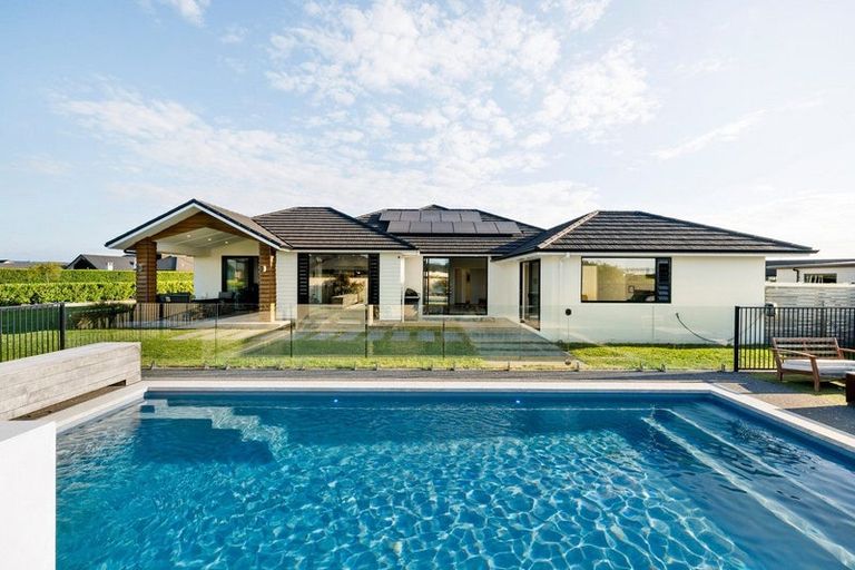 Photo of property in 2 Moemoea Place, Cambridge, 3434