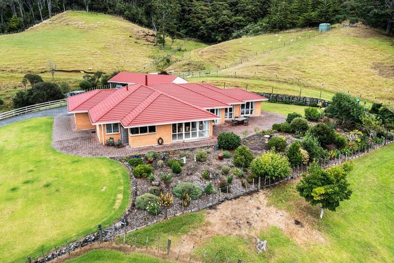 Photo of property in 97 Arrowsmith Road, Waitakere, Henderson, 0782