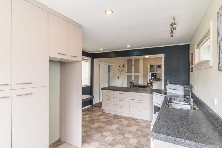 Photo of property in 299 Te Moana Road, Waikanae, 5036